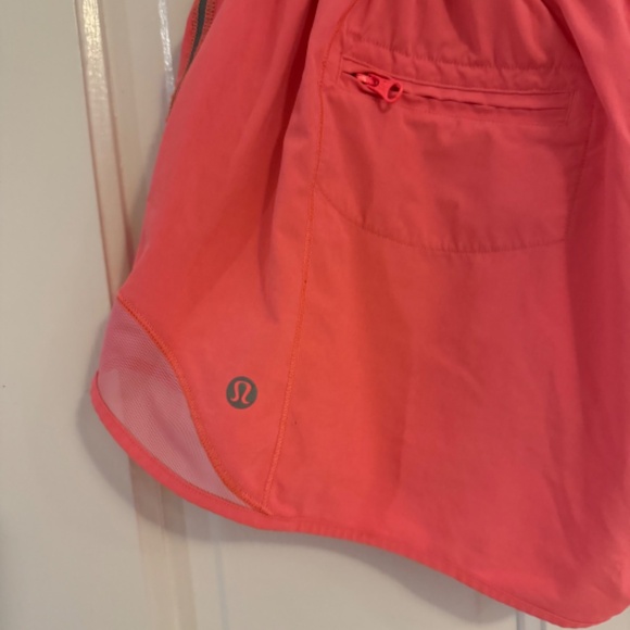 Lululemon hotty hot lined size 10 shorts - Picture 3 of 11